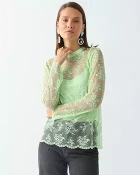 Кружевная блузка с ажурным краем и топом