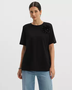 Футболка со съемным декором в виде цветка