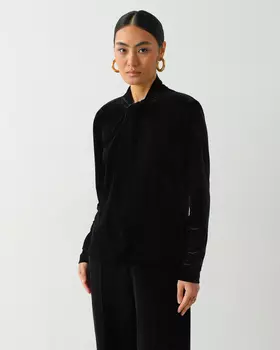 Блузка бархатной фактуры с воротником аскот