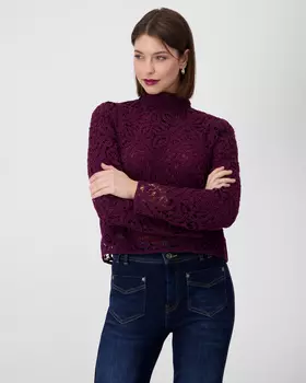 Блузка с ажурным узором и воротником-стойкой