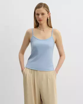 Приталенный топ на бретельках с круглым вырезом