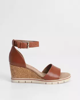 Босоножки из натуральной кожи с мягкой стелькой, застежкой-пряжкой, на устойчивой танкетке