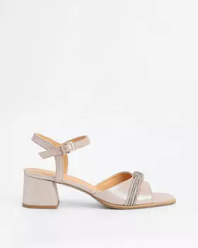 Босоножки из натуральной кожи с декоративным элементом на устойчивом каблуке