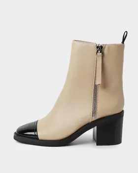 Ботильоны из натуральной кожи с контрастной носочной частью на устойчивом каблуке