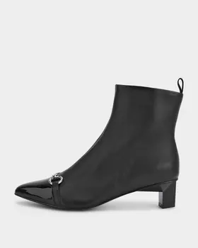 Ботильоны со вставками из лаковой кожи и декором в виде пряжки