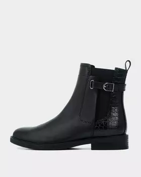 Ботинки из натуральной кожи с декоративной пряжкой