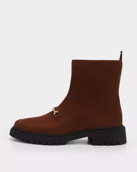 Ботинки из натуральной замши с эластичной вставкой и декоративной пряжкой