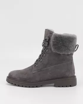 Ботинки из натуральной замши с опушкой и подкладкой из натурального меха на нескользящей подошве