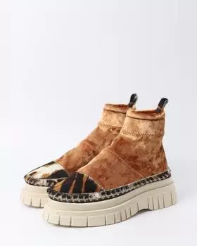 Ботинки ручной работы с комбинацией материалов на высокой нескользящей подошве