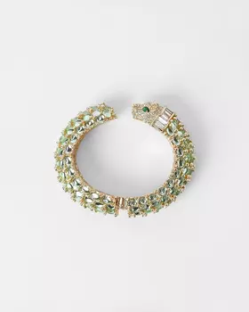 Браслет со вставками из смолы и раздвижным механизмом