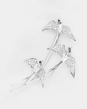 Брошь в виде ласточек с цирконами