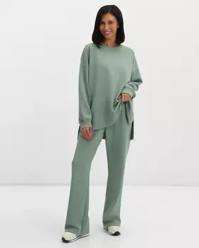 Брюки прямого кроя с эластичным поясом и боковыми карманами