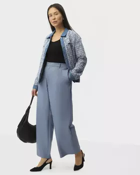 Брюки прямого кроя со складками