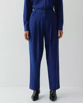 Классические брюки в вертикальную полоску