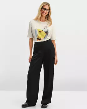 Брюки прямого кроя с защипами