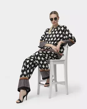 Брюки свободного силуэта с графичным принтом