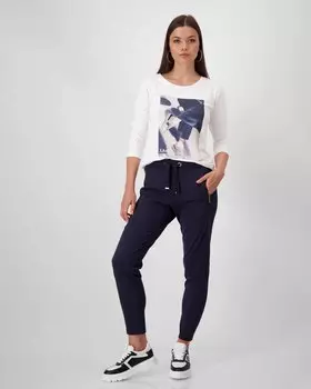 Брюки зауженного кроя из эластичного материала на основе экологически чистой вискозы EcoVera