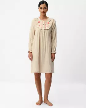 Домашнее платье свободного кроя из хлопка с вышивкой на груди