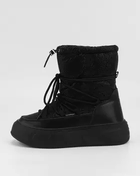 Дутики-ботинки, утепленные искусственным мехом, с функциональными шнурками и на высокой рельефной подошве