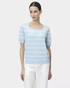 Джемпер в полоску с вырезом каре