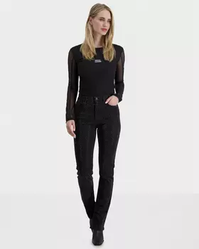 Джинсы с разрезами и стразами в тон