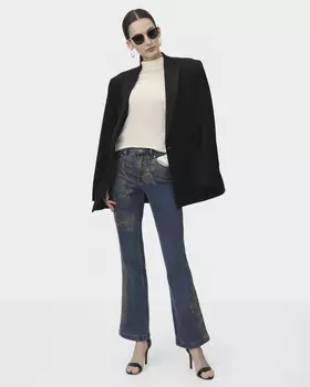 Джинсы свободного кроя с акцентной вышивкой