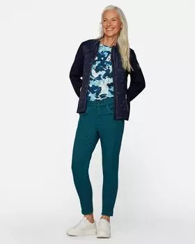 Джинсы зауженного кроя