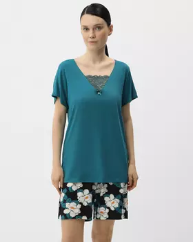 Футболка из нежной вискозы с отделкой из кружева