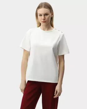 Футболка прямого кроя с декоративными пуговицами на плече