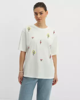 Футболка свободного кроя с цветочной вышивкой