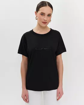 Футболка с декором стразами