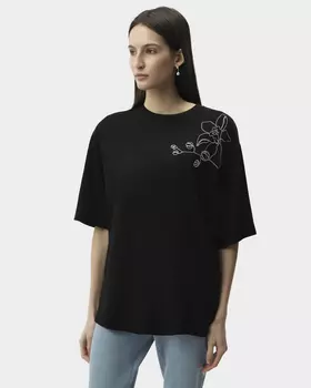 Футболка с контрастным цветочным принтом