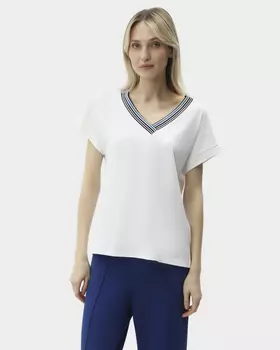 Футболка с V-образным вырезом и контрастной отделкой
