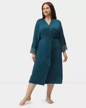 Халат из нежной вискозы с отделкой из кружева