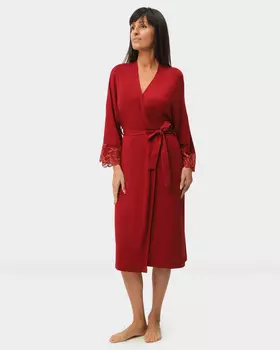 Халат из нежной вискозы с отделкой из кружева