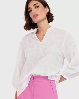 Хлопковая блузка с вышивкой в тон
