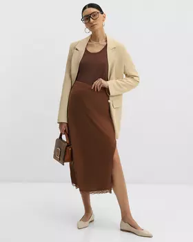 Сатиновая юбка с разрезом и кружевной отделкой