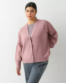 Стильный кардиган с высокими манжетами