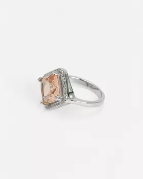 Кольцо с крупным цветным фианитом