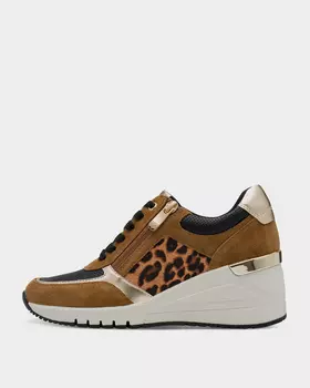 Кроссовки из натуральной кожи на танкетке