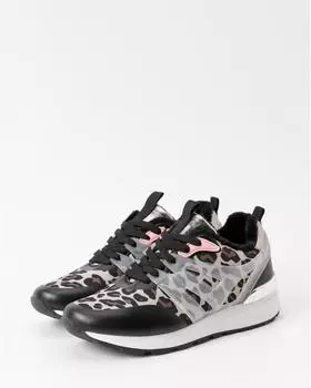 Утепленные кроссовки из натуральной кожи с анималистическим принтом на нескользящей подошве