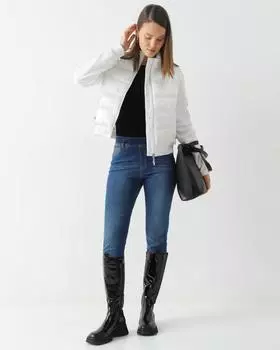 Короткая куртка с воротником - стойкой и двухсторонней застежкой на молнию