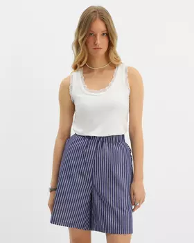 Топ из нежного вискозного трикотажа с кружевом