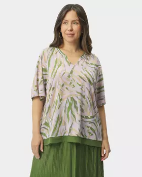 Легкая блузка с абстрактным узором