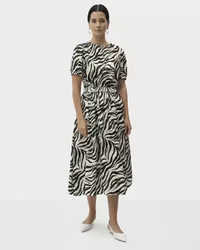 Легкое вискозное платье с рукавами-фонариками, резинкой на талии и анималистическим принтом