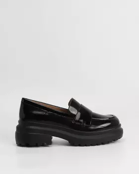 Лоферы из лаковой кожи на высокой подошве