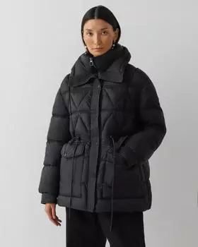 Непродуваемая куртка с регулируемой талией и накладными карманами