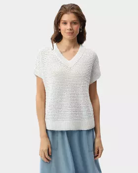 Объемный пуловер ажурной вязки