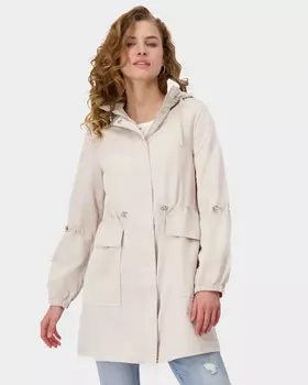 Пальто с кулиской на талии и регулируемым капюшоном