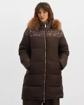 Пальто с пуховым наполнителем и отделкой из меха енота
